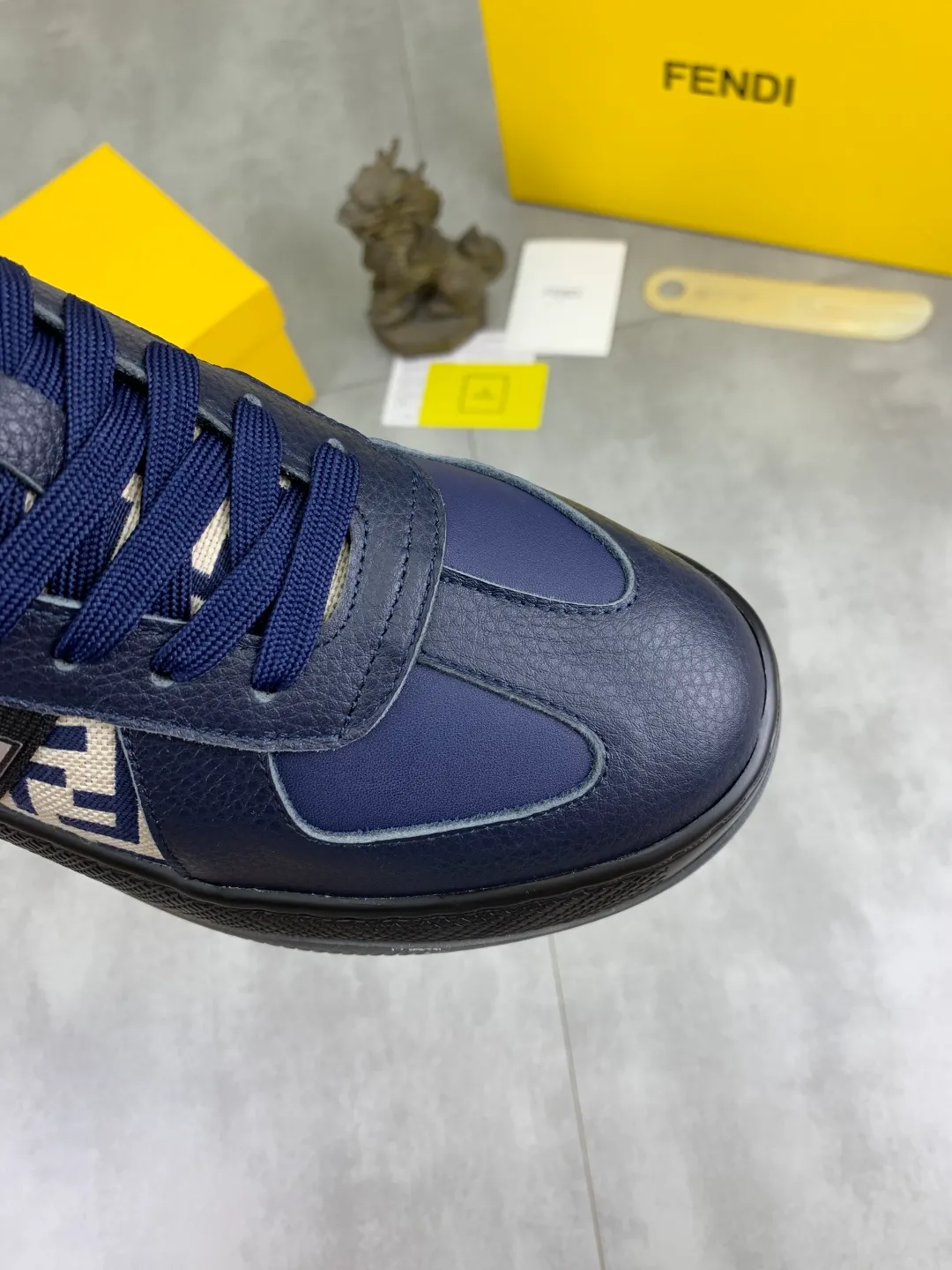 ​Men's shoes 💰P440 💰【New】Little monster 🆘 New FENDI 🕶️🕶️Simple routing effect, showing an elegant and cool driving shoe 🎬Using imported calfskin + first-layer pigskin lining🐂Excellent material🎬Detailed workmanship 🤗Comfortable foot feel➰➰. ​Pair it with any outfit to show your taste and temperament, low-key luxury ♻️Design ​simple and elegant ​noble and fashionable 🍃​Very loved and favored by trendy men 💓❤️size: 38-44 4️⃣colors available